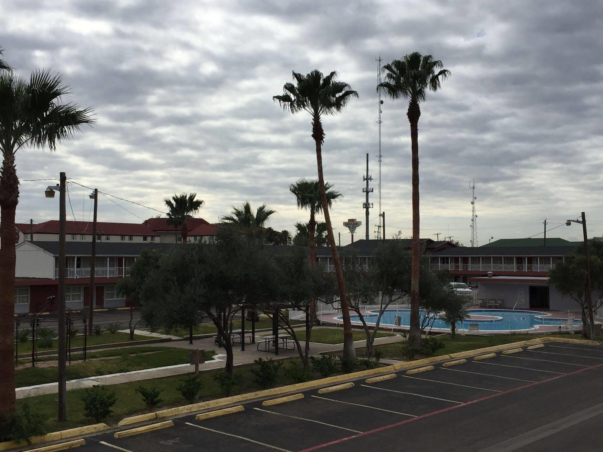 La Hacienda Hotel Laredo Exterior photo